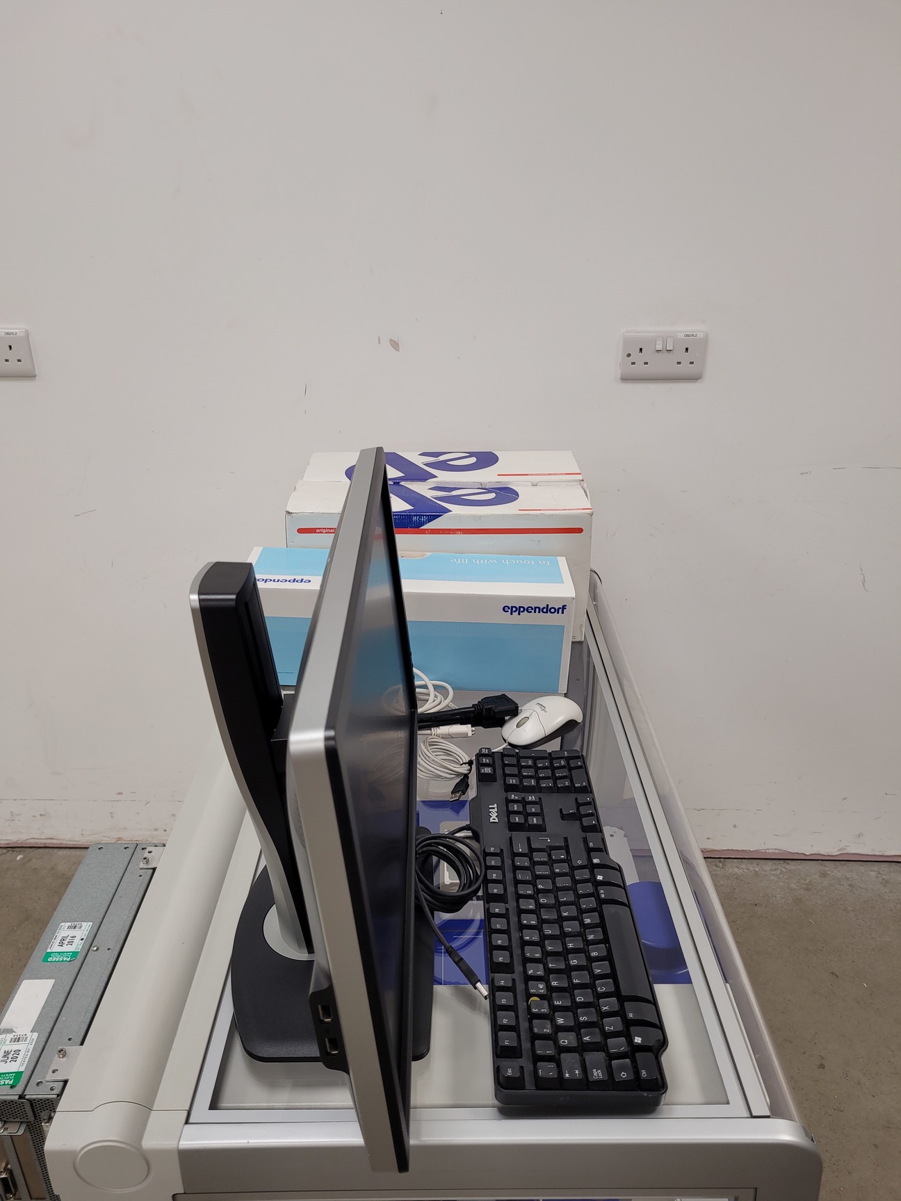 Image of Eppendorf epMotion 5075 Liquid Handling Robot System Lab