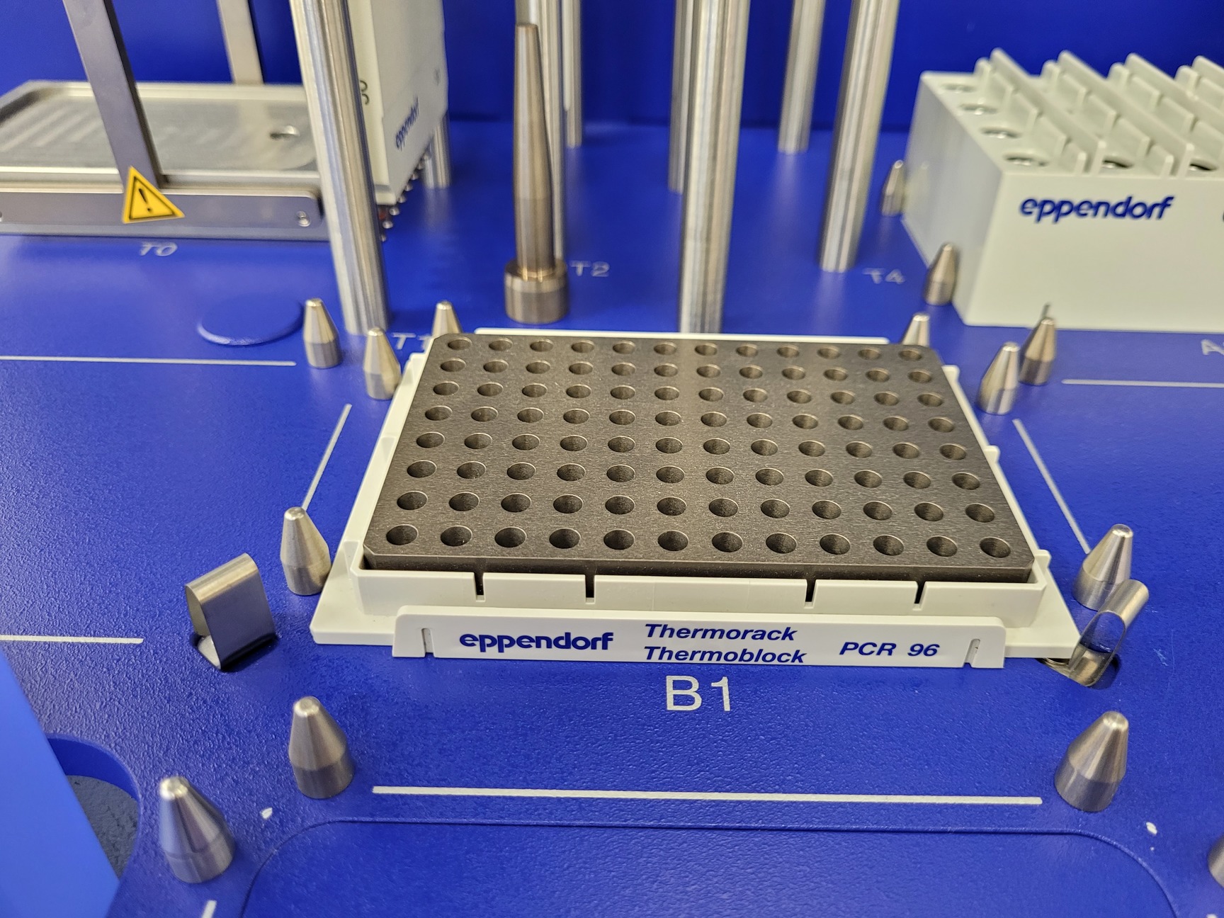 Image of Eppendorf epMotion 5075 Liquid Handling Robot System Lab