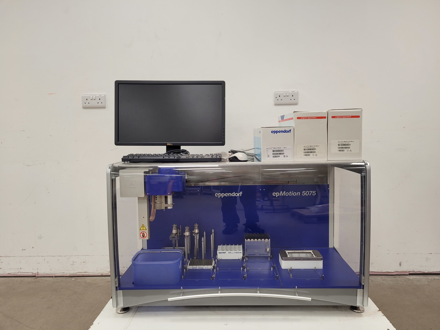 Image of Eppendorf epMotion 5075 Liquid Handling Robot System Lab