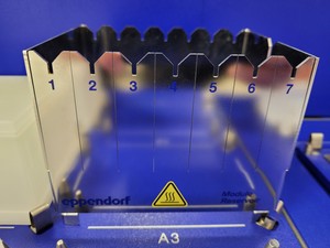 Thumbnail image of Eppendorf EpMotion 5075 LH Automated Liquid Handling System Computer Version Lab