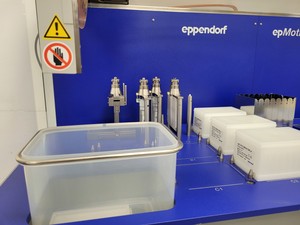 Thumbnail image of Eppendorf EpMotion 5075 LH Automated Liquid Handling System Computer Version Lab