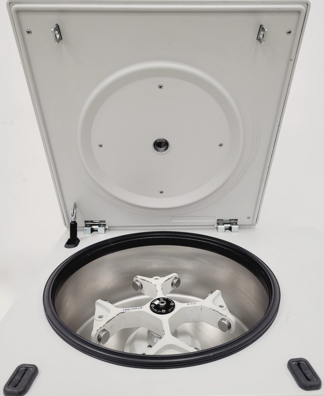 Image of Eppendorf 5810R Refrigerated Laboratory Centrifuge w/ A-4-81 4000rpm Rotor  Lab