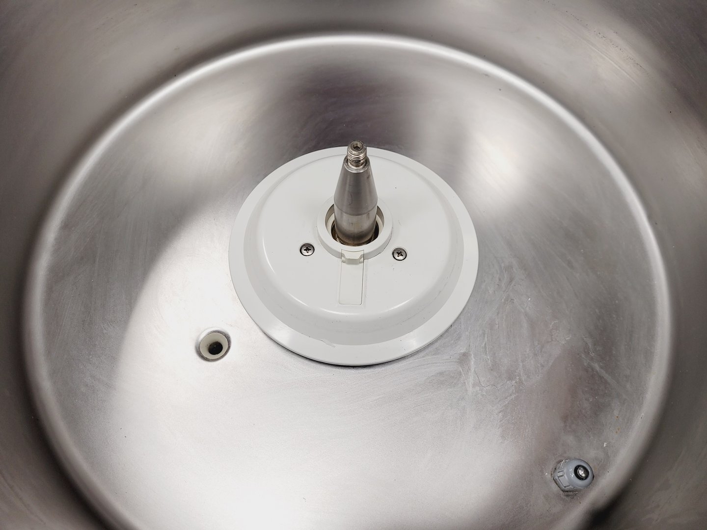 Image of Eppendorf 5810R Refrigerated Laboratory Centrifuge w/ A-4-81 4000rpm Rotor  Lab