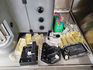Thumbnail image of MoFlo Astrios EQ Cell Sorter 4 laser system Lab