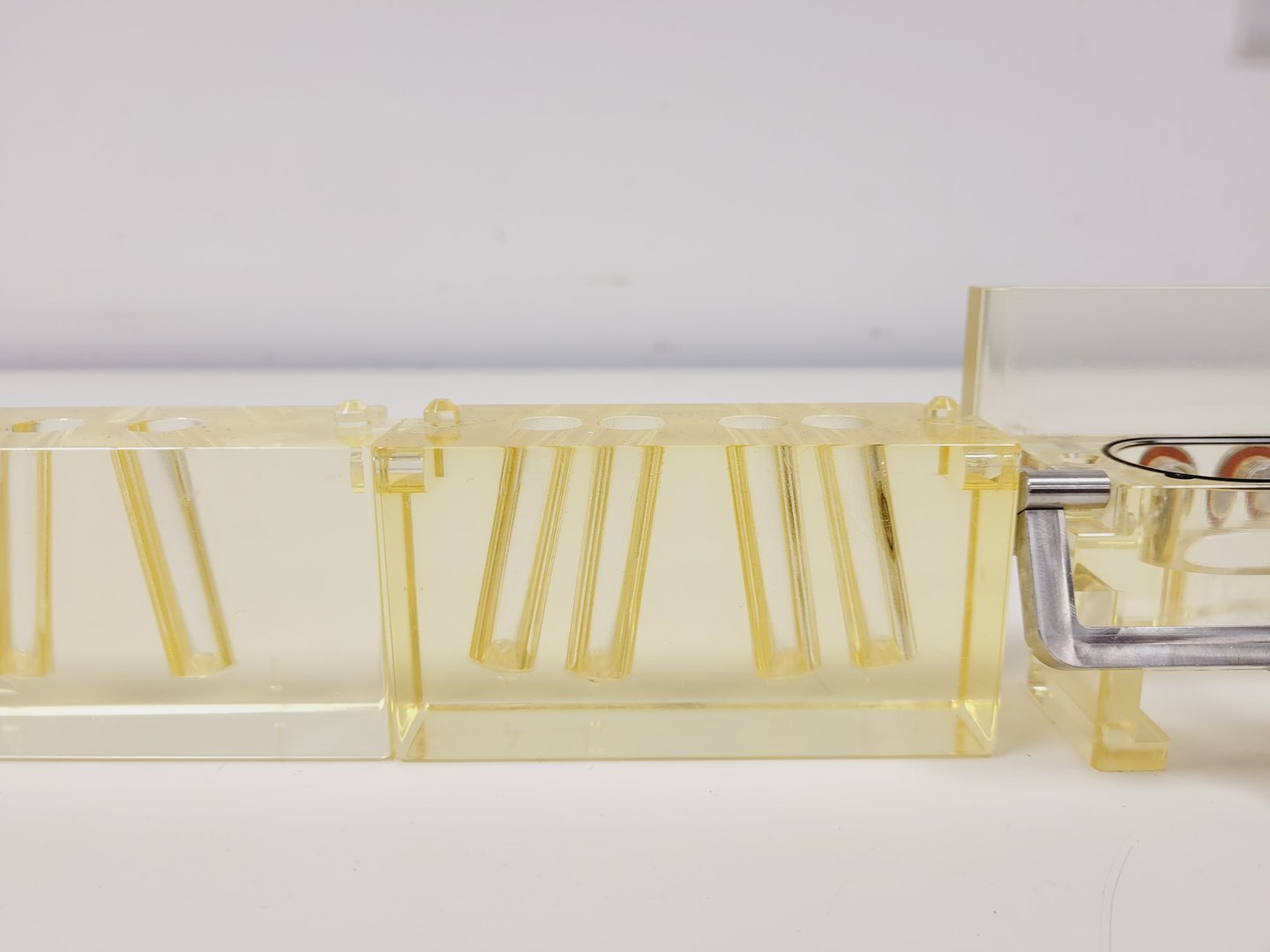 Image of MoFlo Astrios EQ Cell Sorter 4 laser system Lab