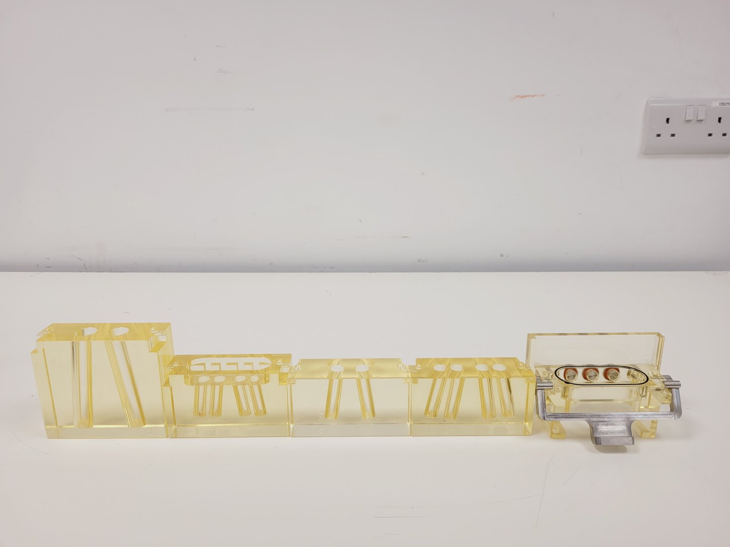 Image of MoFlo Astrios EQ Cell Sorter 4 laser system Lab