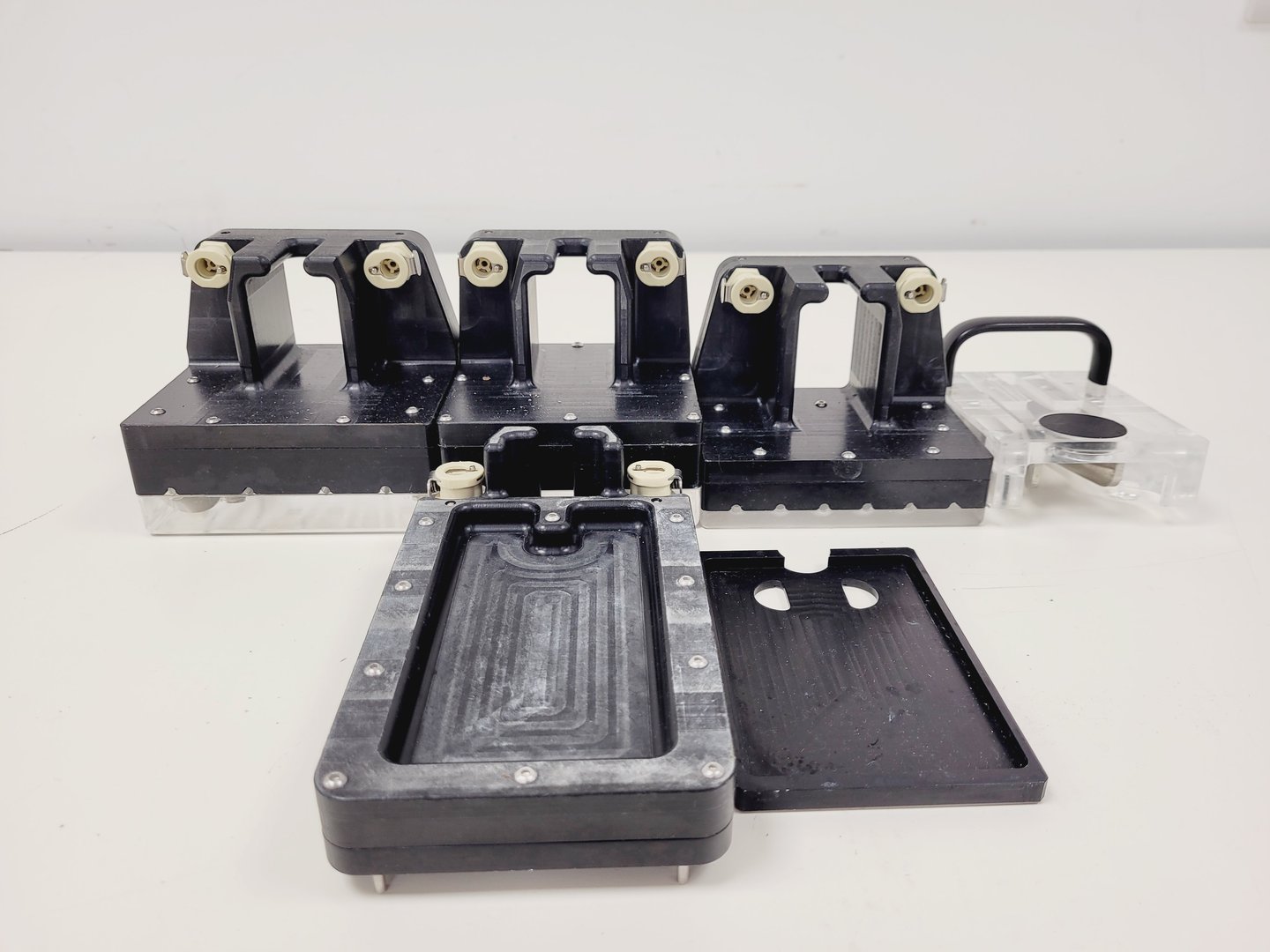 Image of MoFlo Astrios EQ Cell Sorter 4 laser system Lab