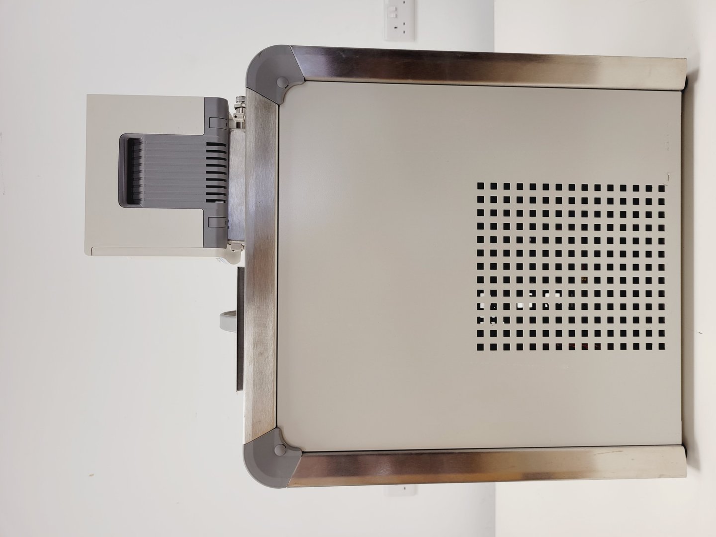 Image of MoFlo Astrios EQ Cell Sorter 4 laser system Lab