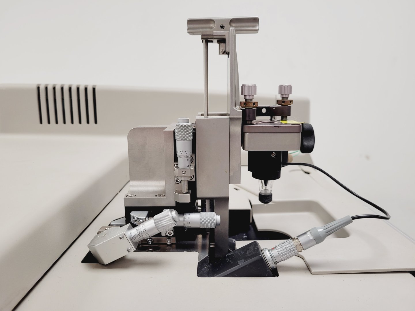 Image of MoFlo Astrios EQ Cell Sorter 4 laser system Lab