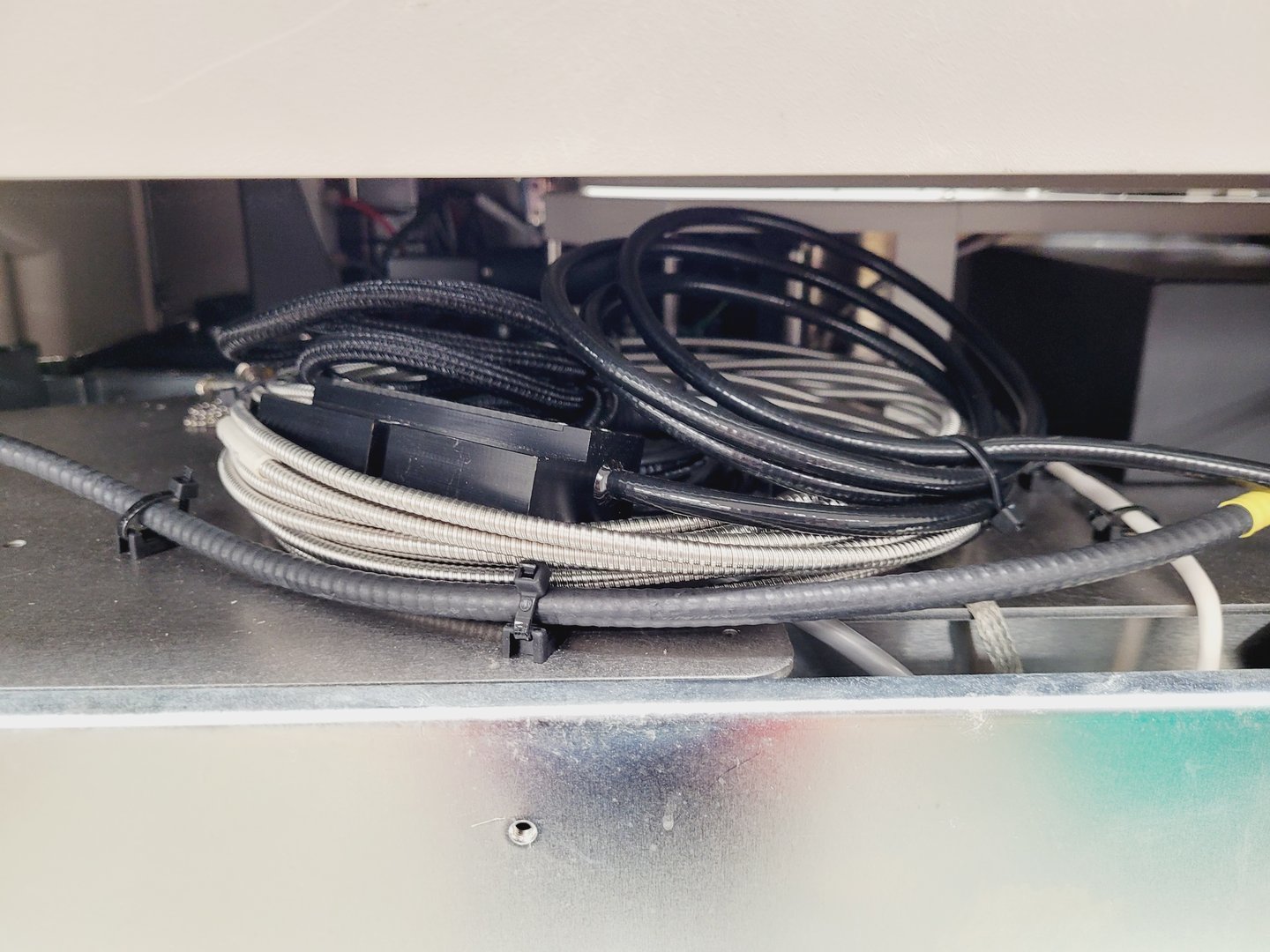 Image of MoFlo Astrios EQ Cell Sorter 4 laser system Lab