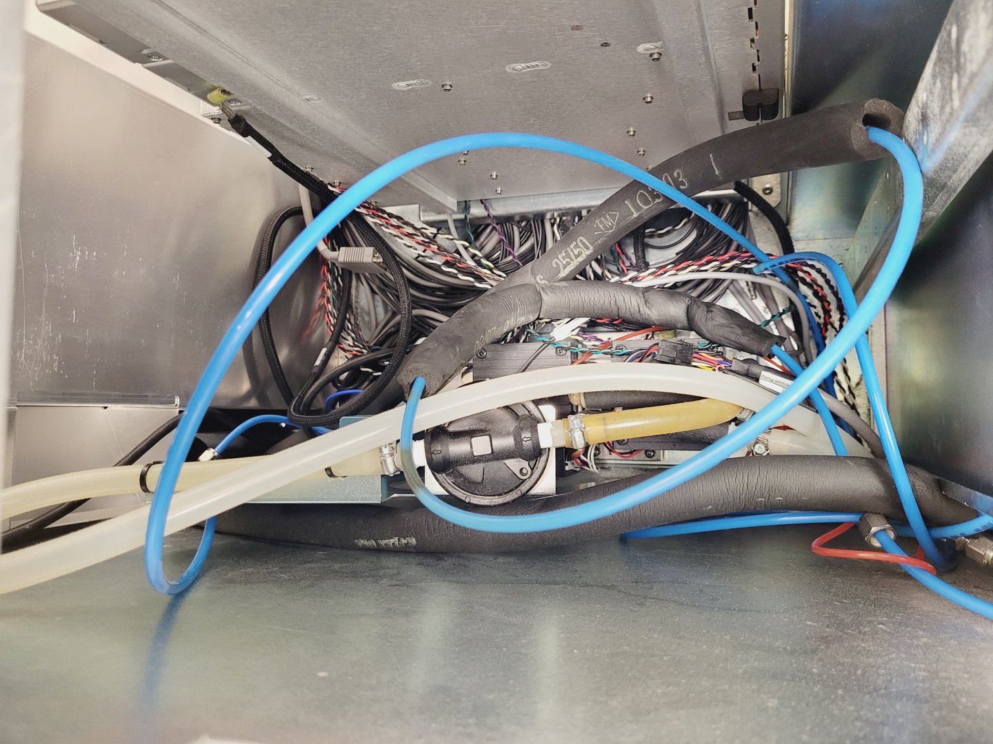 Image of MoFlo Astrios EQ Cell Sorter 4 laser system Lab