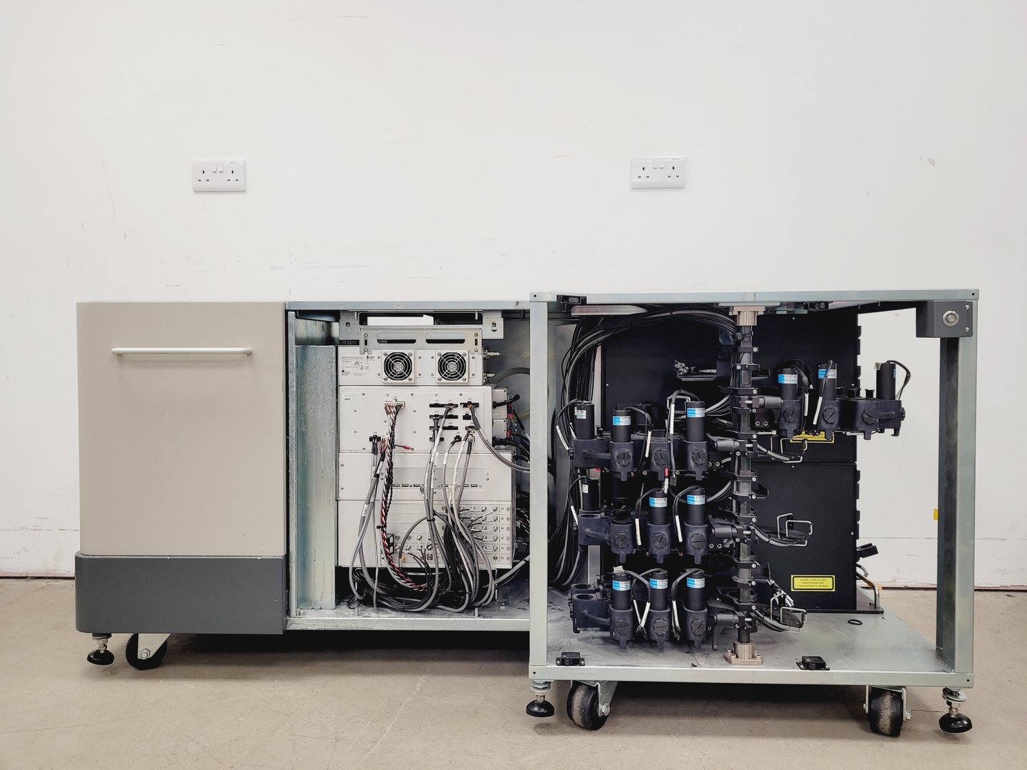 Image of MoFlo Astrios EQ Cell Sorter 4 laser system Lab