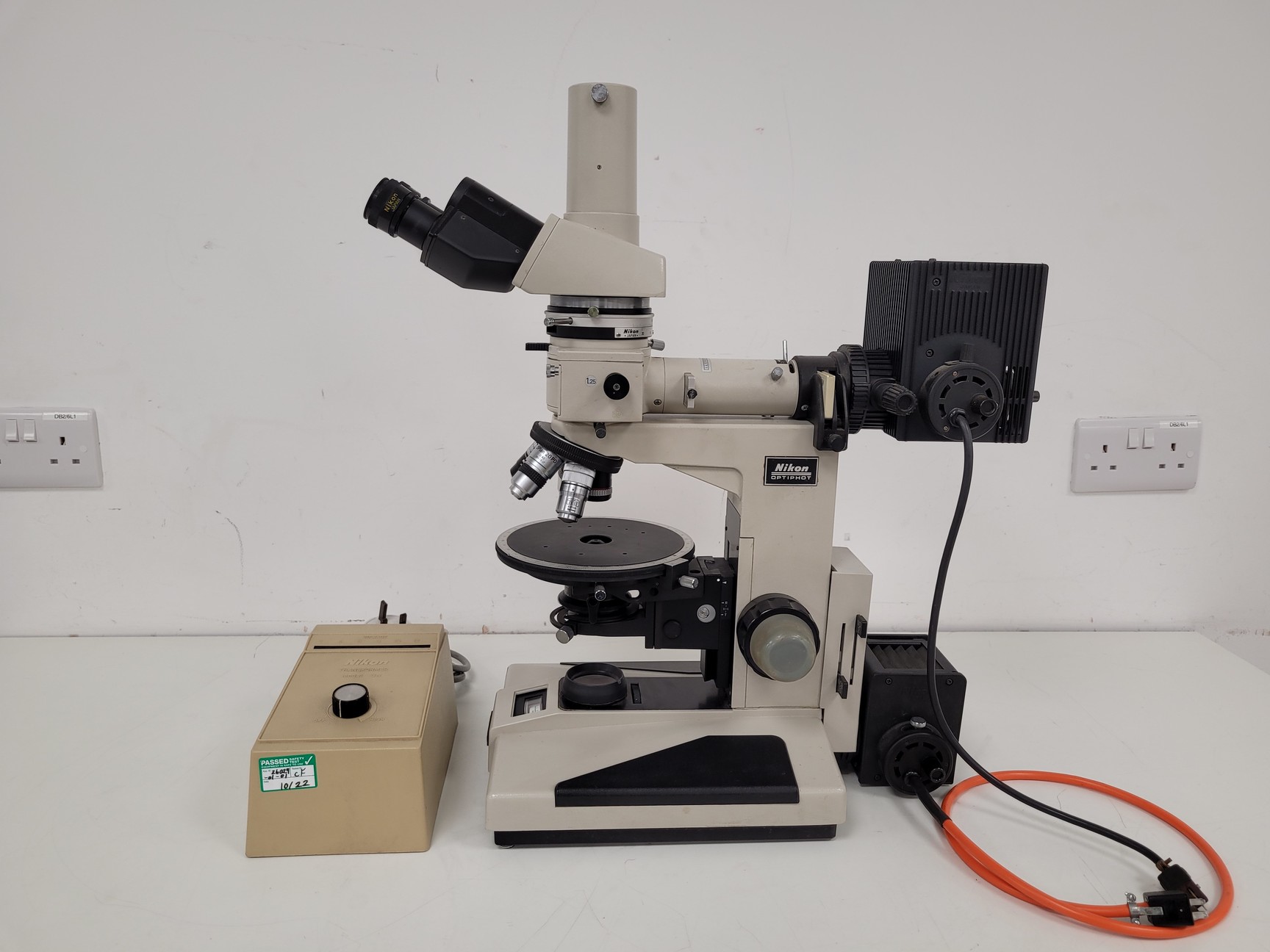 Image of Nikon Optiphot Compound Microscope with 5 x Objectives ph3 P DPlan 20P0 Lab