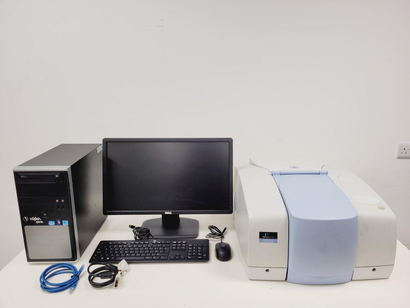 Image of Perkin Elmer Spectrum 65  FT-IR Spectrometer System Lab