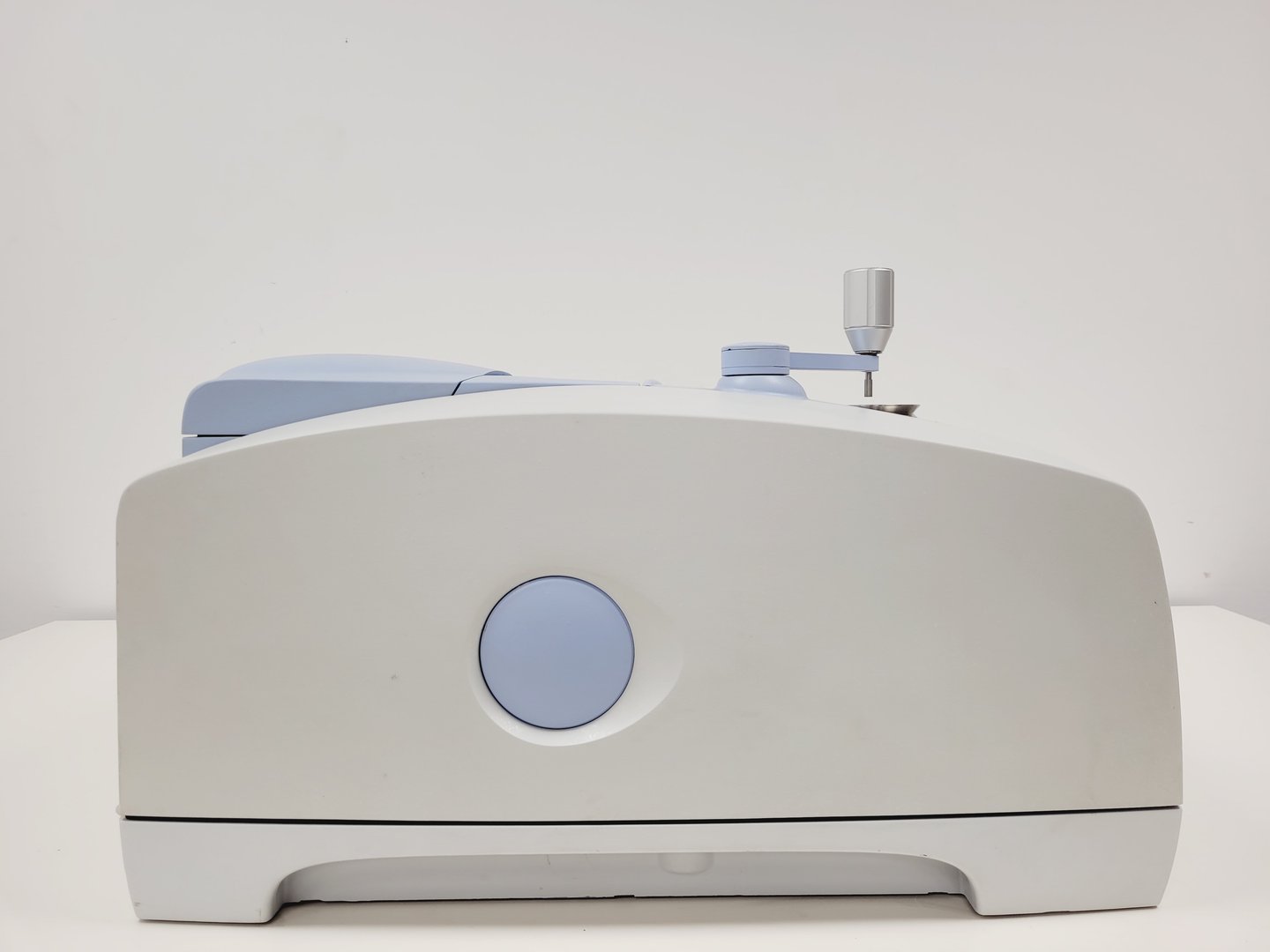 Image of Perkin Elmer Spectrum 400 FT-IR/FT-FIR Spectrometer Lab