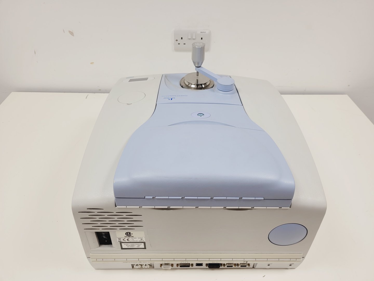 Image of Perkin Elmer Spectrum 400 FT-IR/FT-FIR Spectrometer Lab