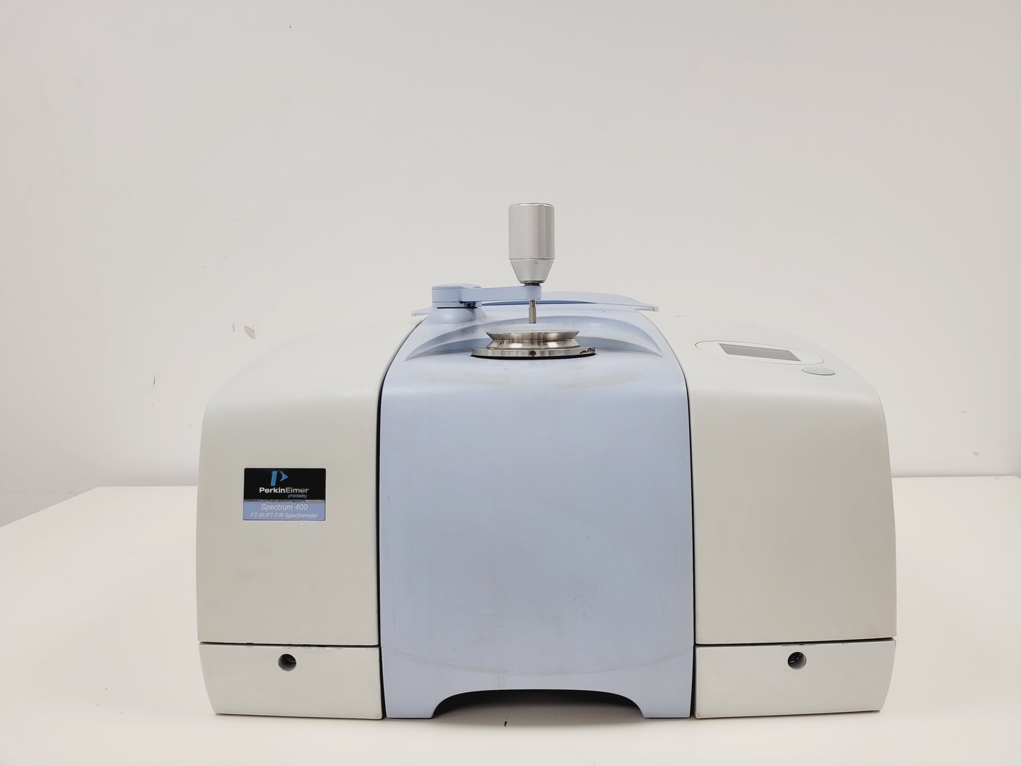 Image of Perkin Elmer Spectrum 400 FT-IR/FT-FIR Spectrometer Lab