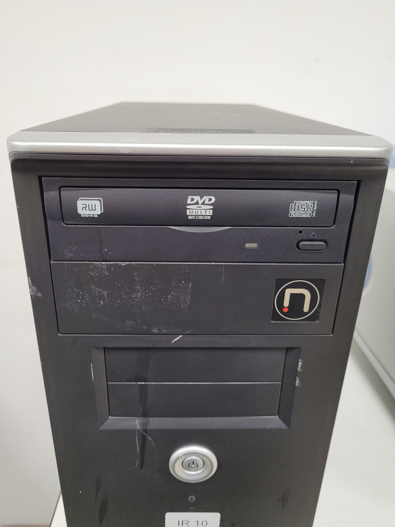 Image of Perkin Elmer Spectrum 400 FT-IR/FT-FIR Spectrometer Lab