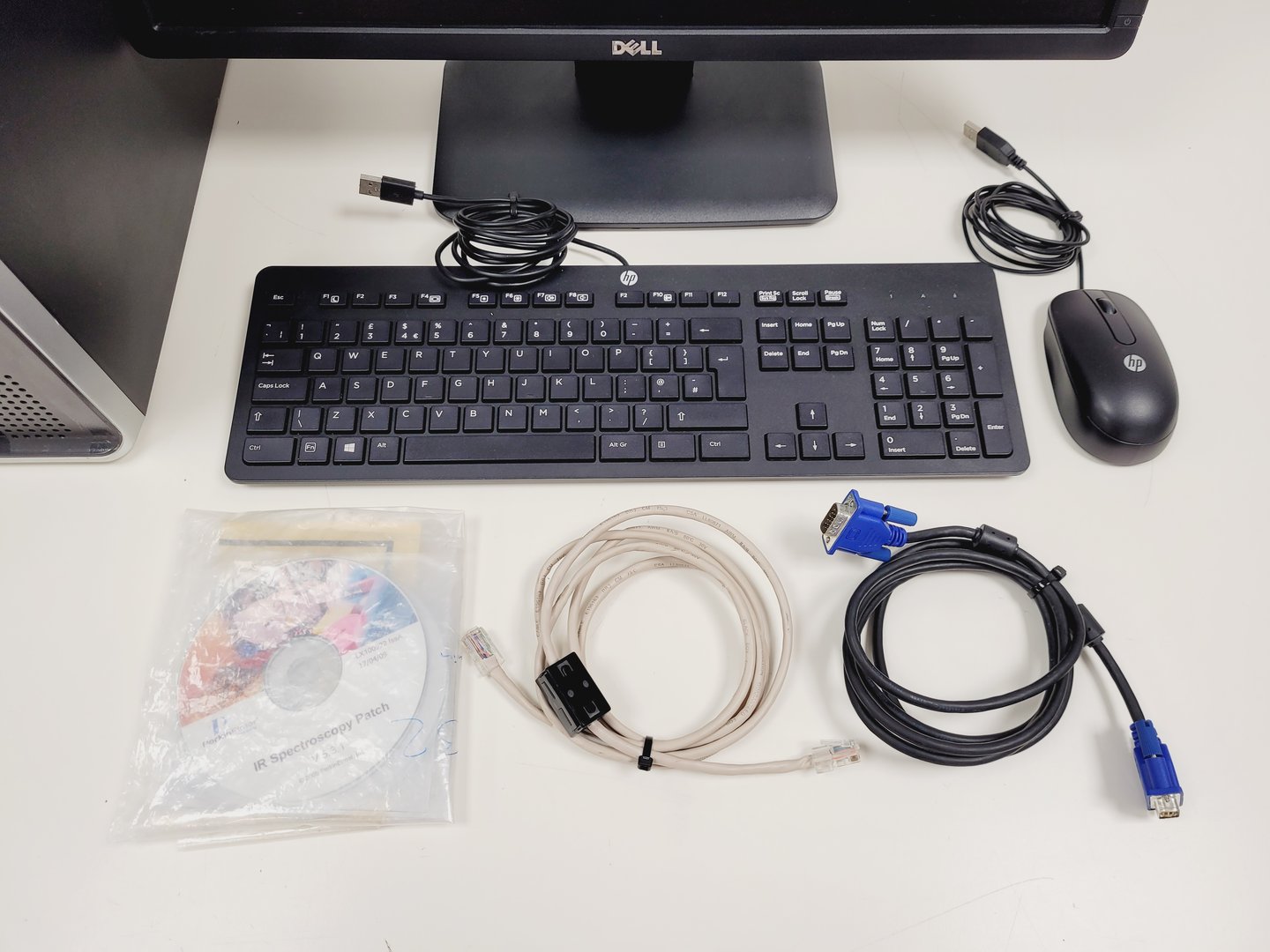 Image of Perkin Elmer Spectrum 400 FT-IR/FT-FIR Spectrometer Lab