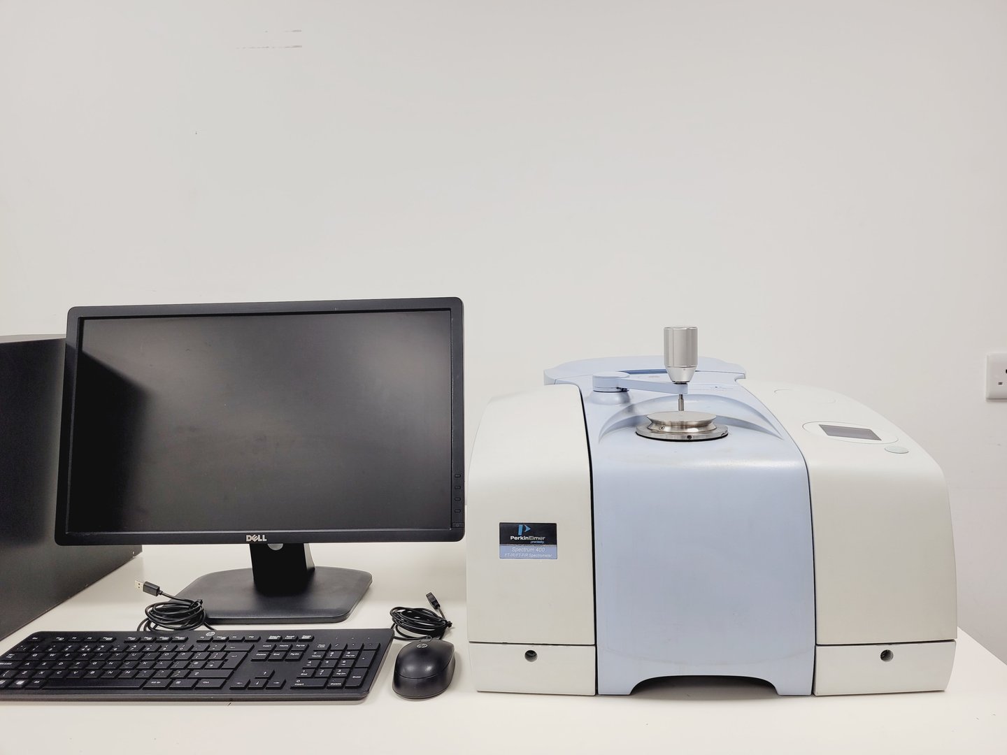 Image of Perkin Elmer Spectrum 400 FT-IR/FT-FIR Spectrometer Lab