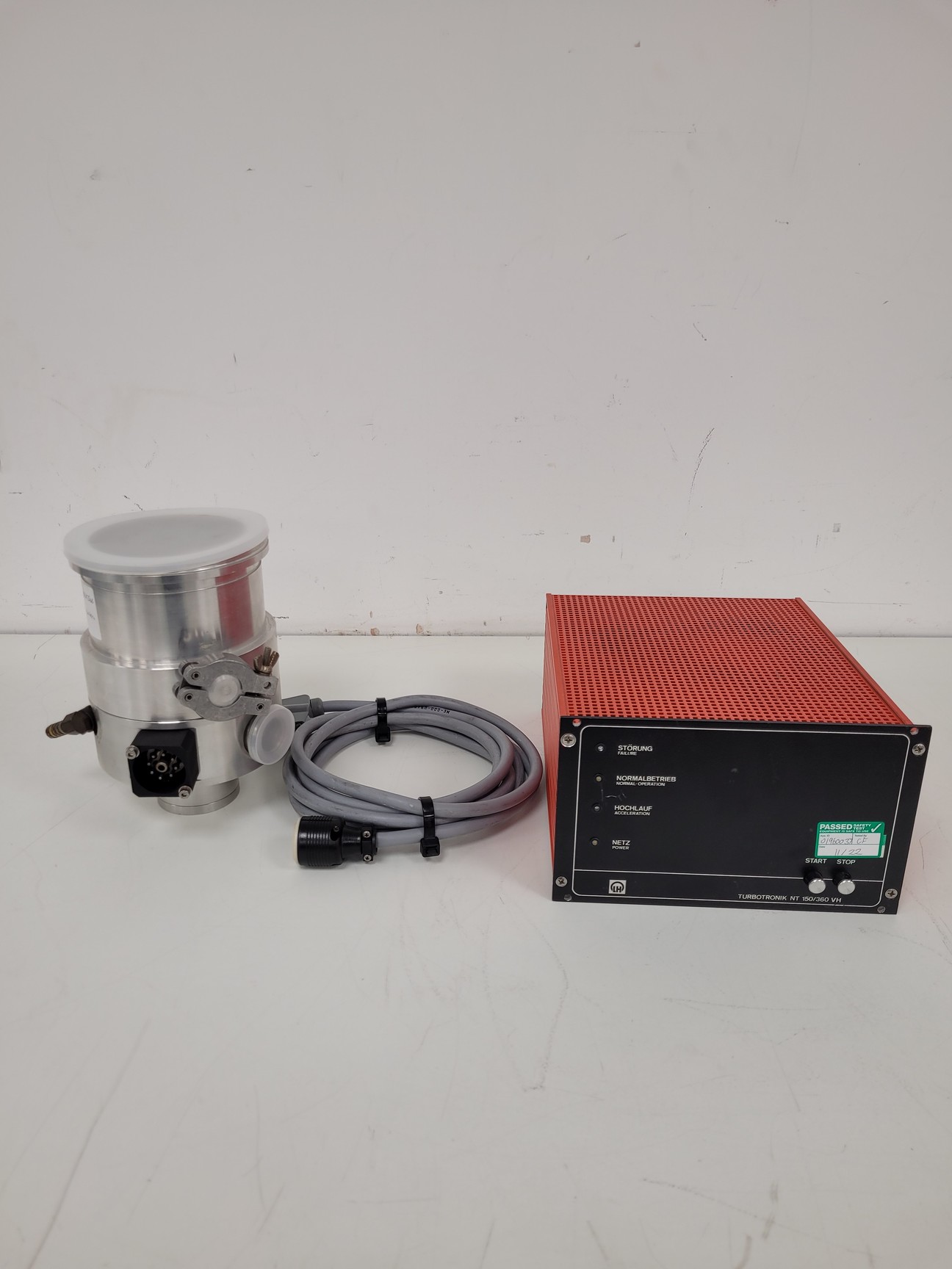 Image of Turbovac 151 Turbo Molecular Pump System - Turbotronik NT 150/360 VH Lab Faulty