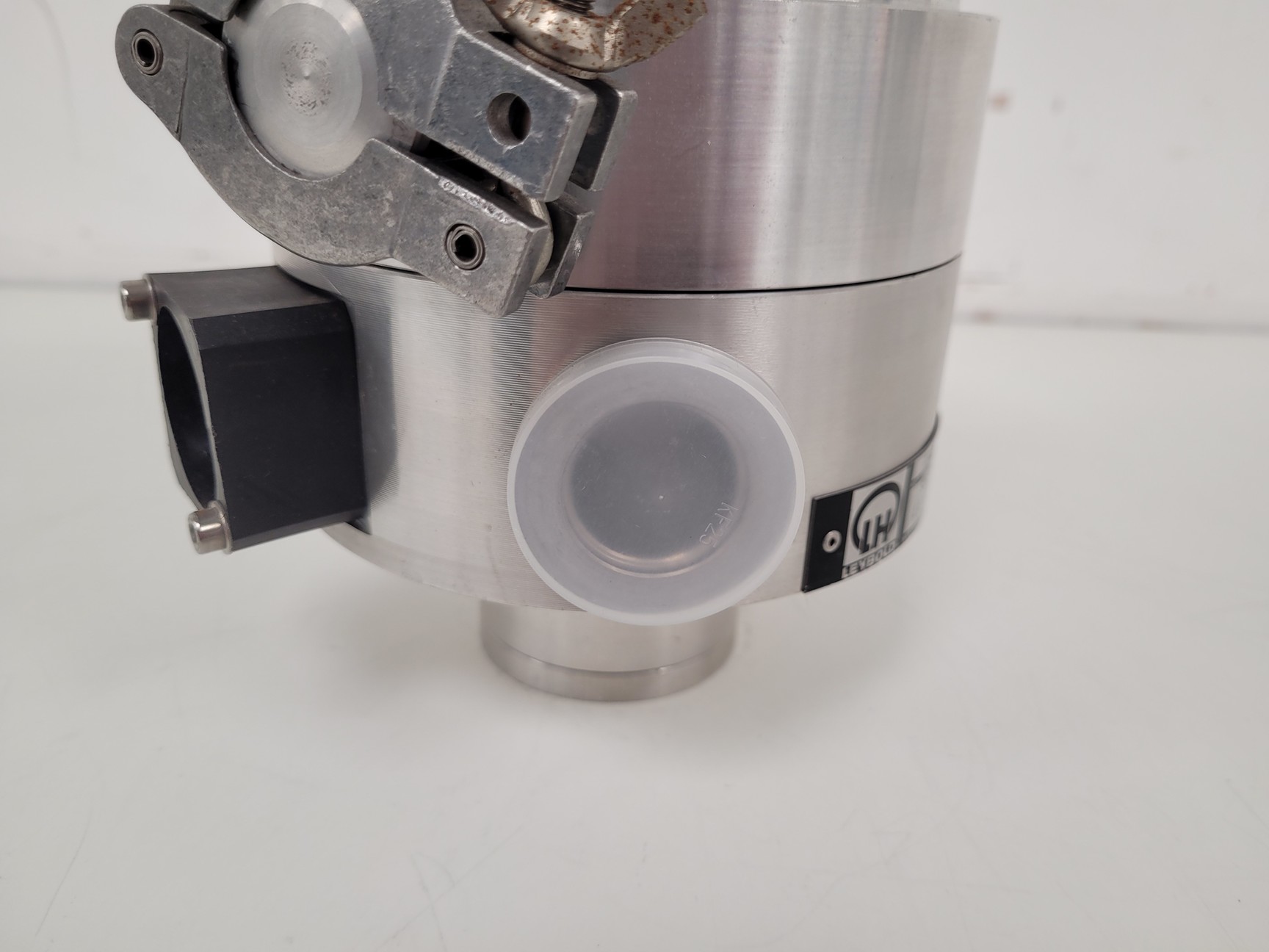 Image of Turbovac 151 Turbo Molecular Pump System - Turbotronik NT 150/360 VH Lab Faulty