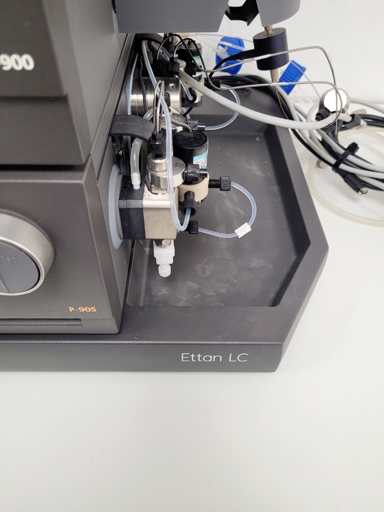 Image of Amersham Biosciences Ettan LC 900 FPLC System Lab