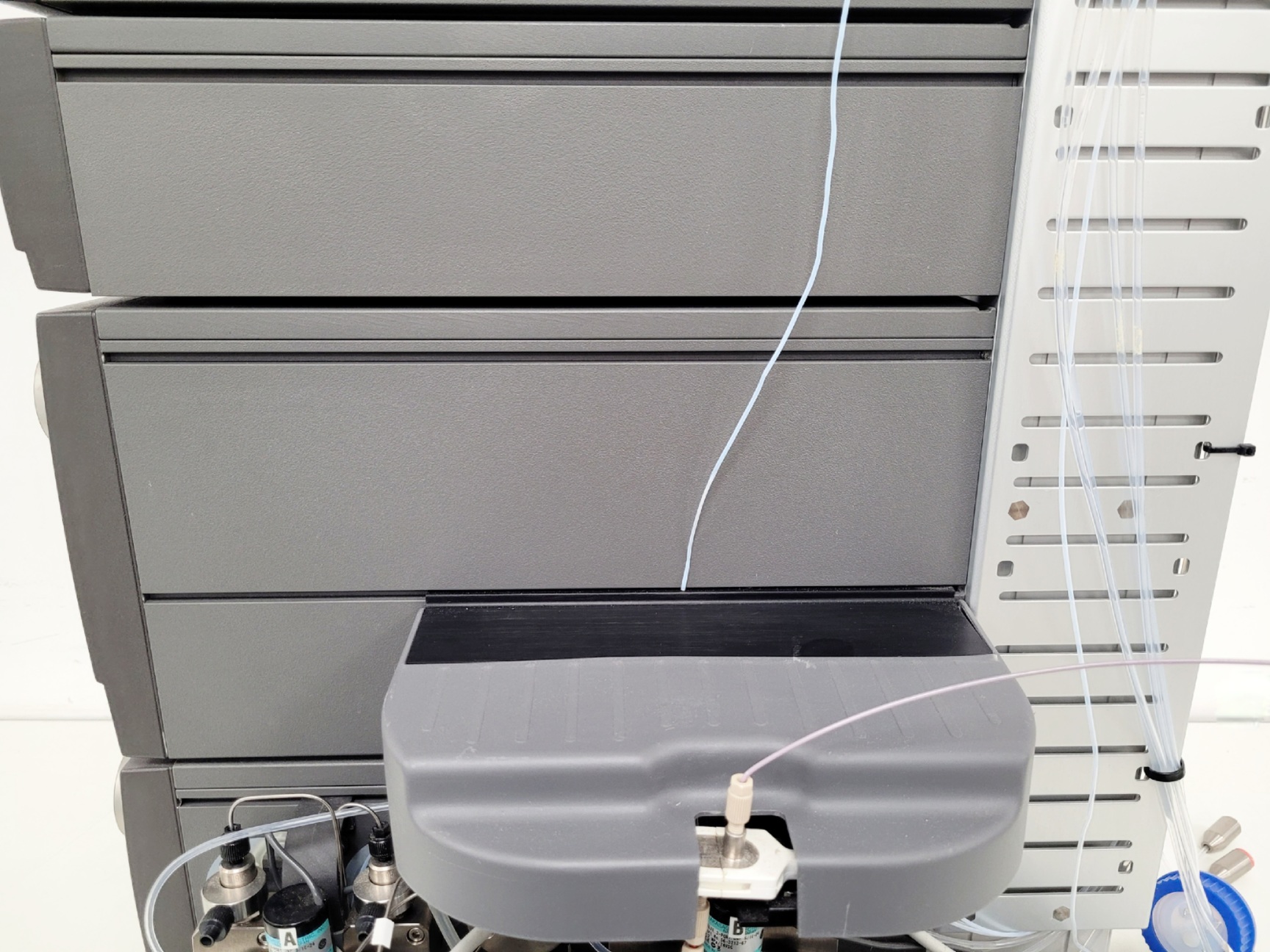 Image of Amersham Biosciences Ettan LC 900 FPLC System Lab