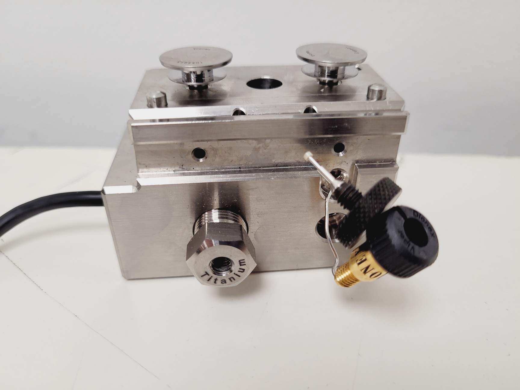 Image of Thermo Dionex UltiMate 3000 HPLC System Lab Spares/Repairs