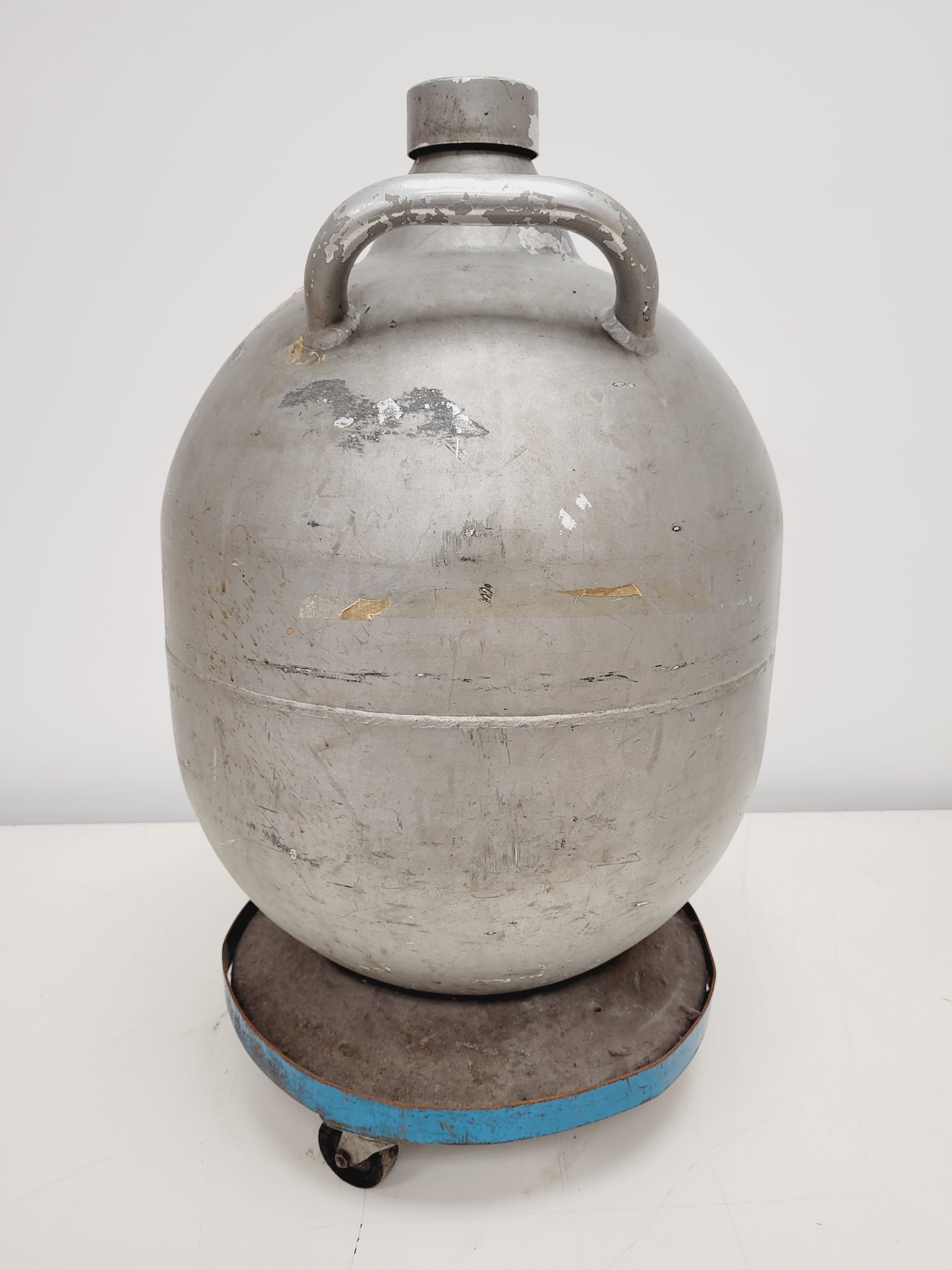 Image of Union Carbide Liquefied Gas Container Liquid Nitrogen Dispensing Dewar Lab