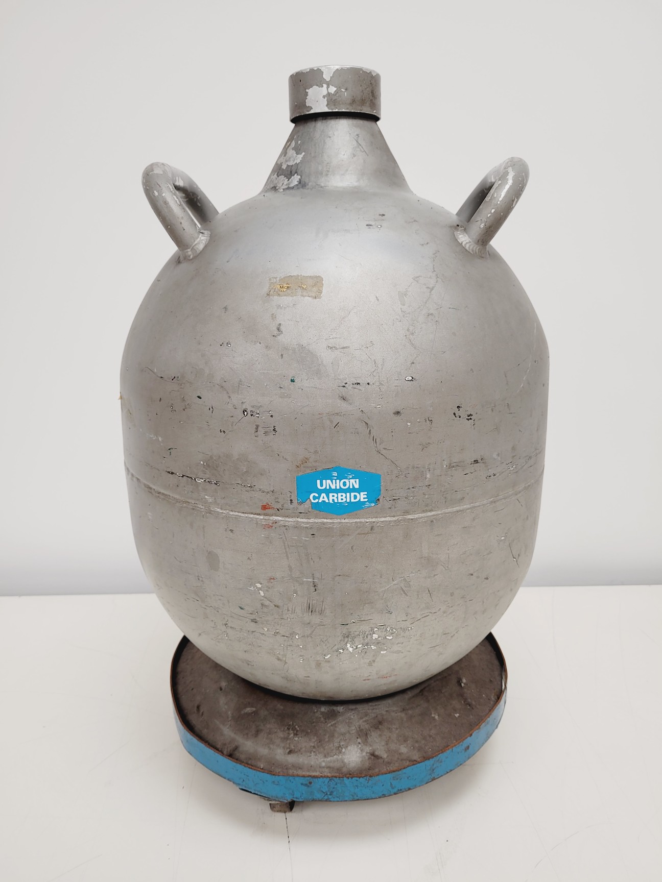 Image of Union Carbide Liquefied Gas Container Liquid Nitrogen Dispensing Dewar Lab