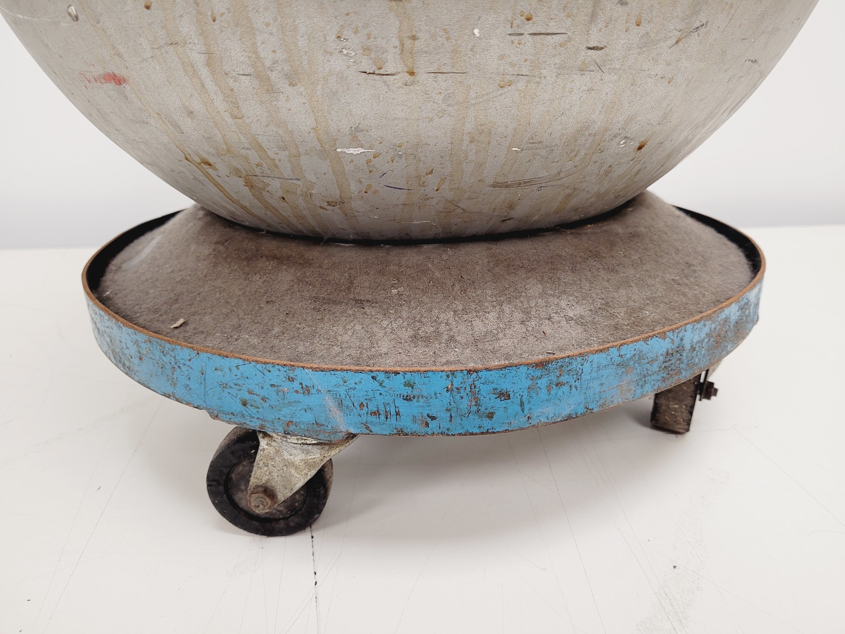 Image of Union Carbide Liquefied Gas Container Liquid Nitrogen Dispensing Dewar Lab