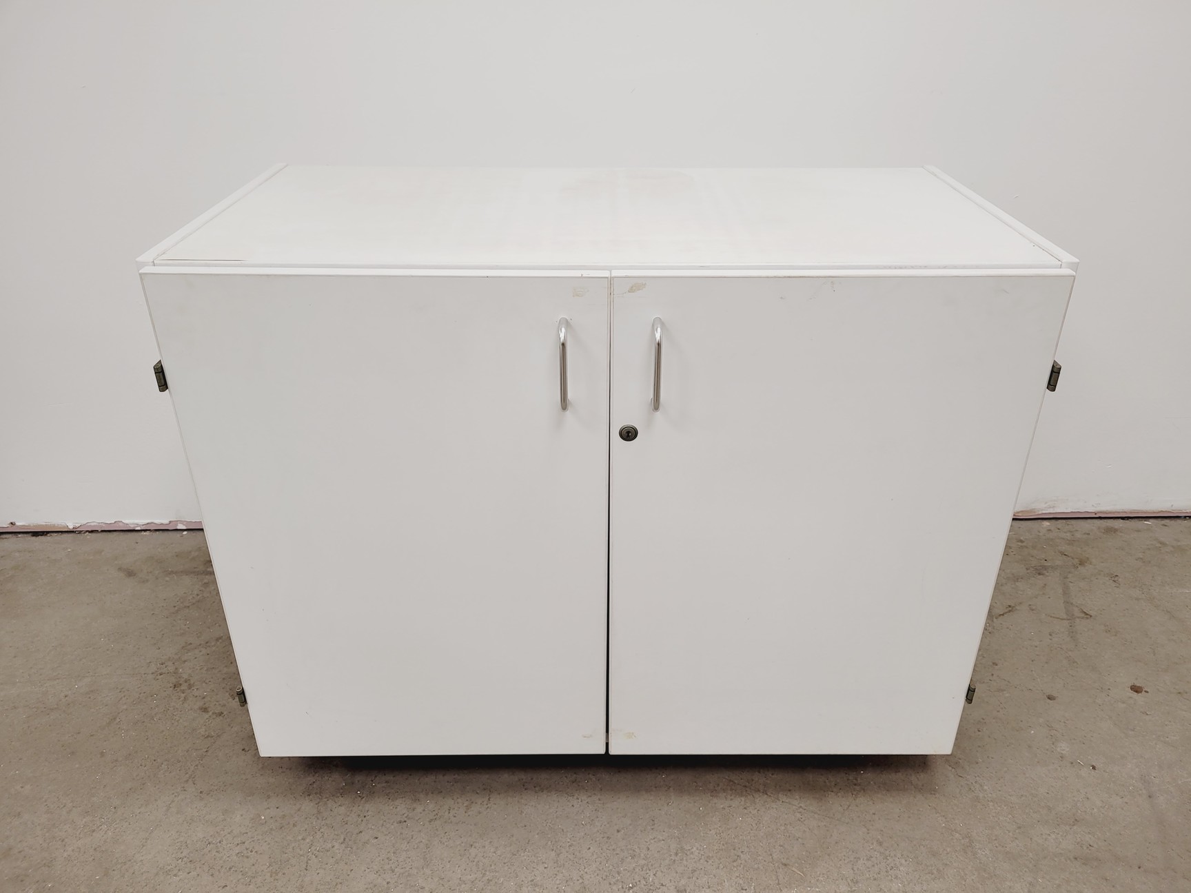 Image of 4 x White Laboratory Cupboards/Cabinets & Drawers Lab