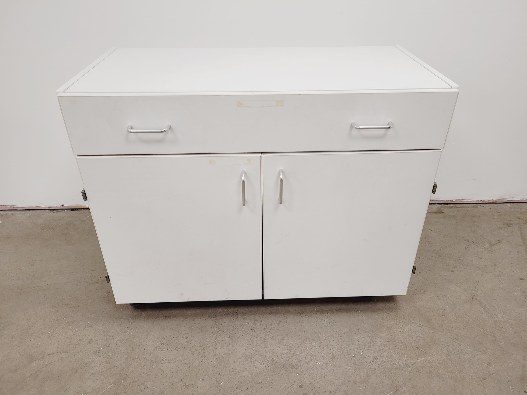 Image of 4 x White Laboratory Cupboards/Cabinets & Drawers Lab
