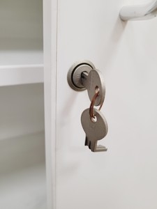 Thumbnail image of White Laboratory Cupboard/Cabinet & Chest of Drawers Set Lab