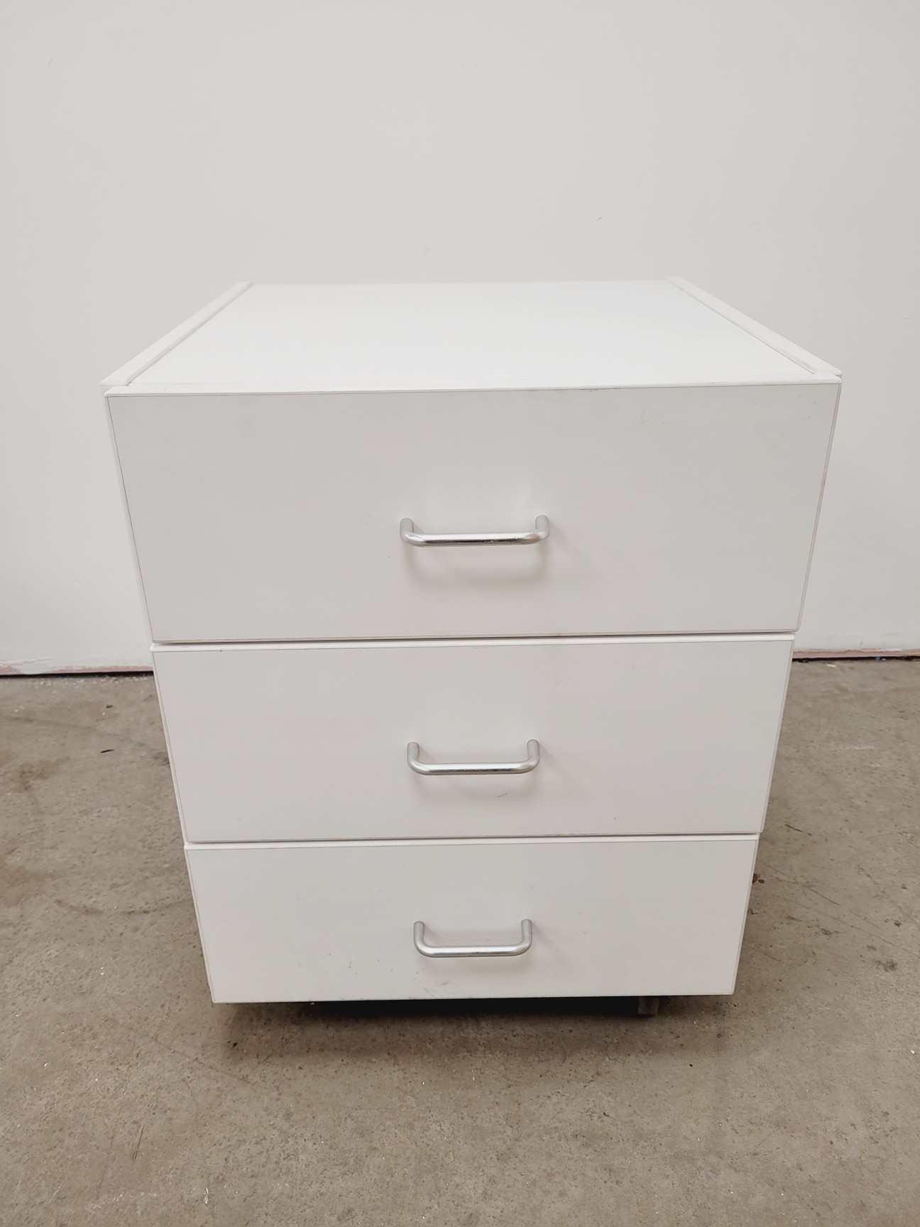 Image of White Laboratory Cupboard/Cabinet & Chest of Drawers Set Lab