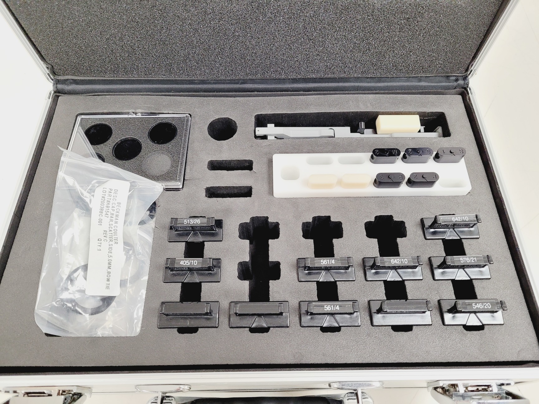 Image of Beckman Coulter MoFlo Astrios EQ Cell Sorter System with Class 2 Cabinet Lab