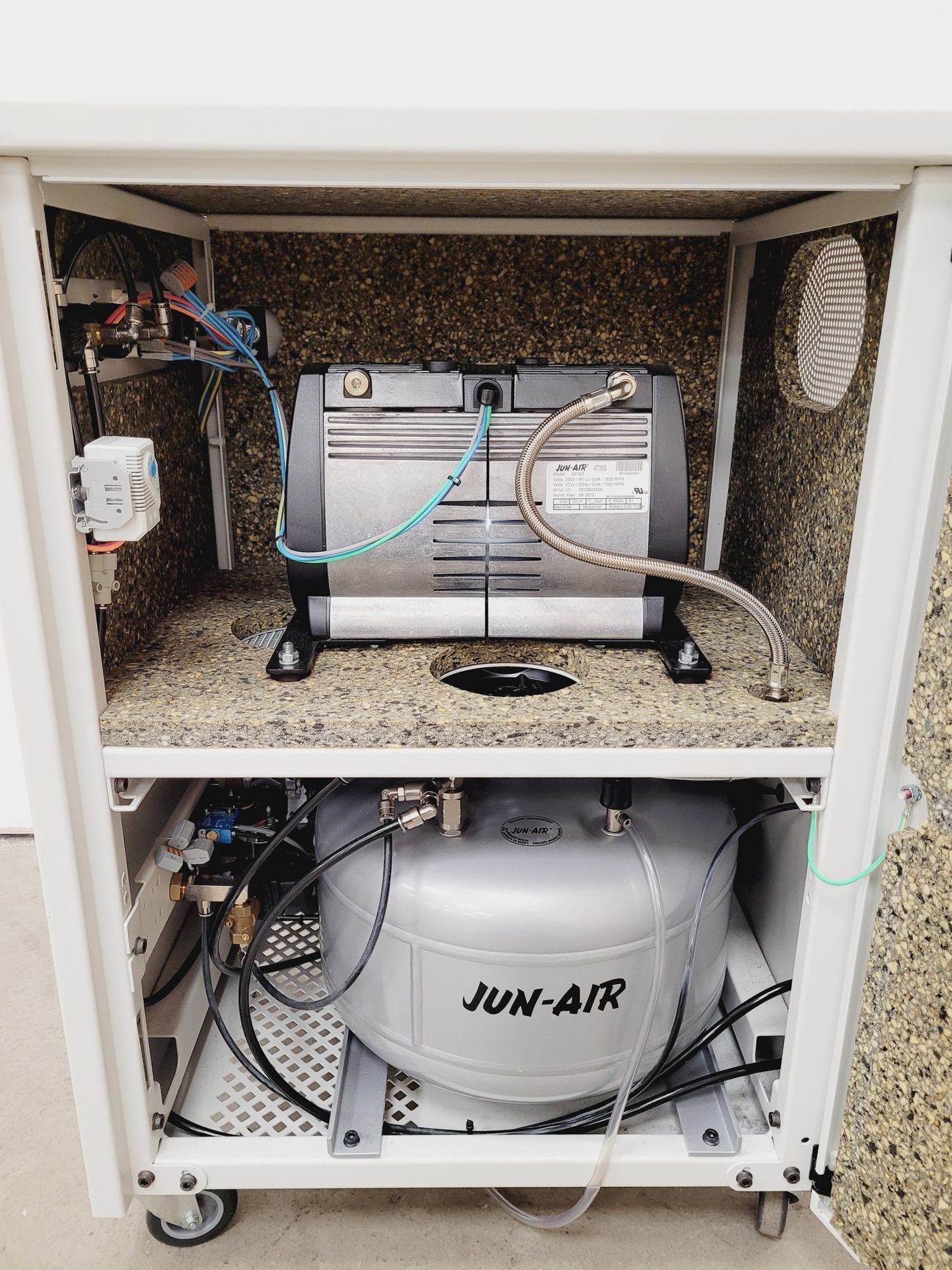 Image of Beckman Coulter MoFlo Astrios EQ Cell Sorter System with Class 2 Cabinet Lab