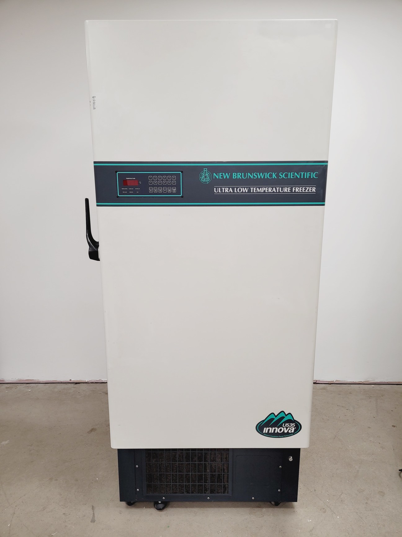 Image of New Brunswick  U535 -86 Ultra Low Temperature Freezer & CO2 Backup Unit Lab