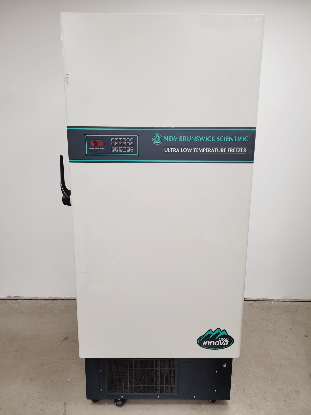 Image of New Brunswick  U535 -86 Ultra Low Temperature Freezer & CO2 Backup Unit Lab