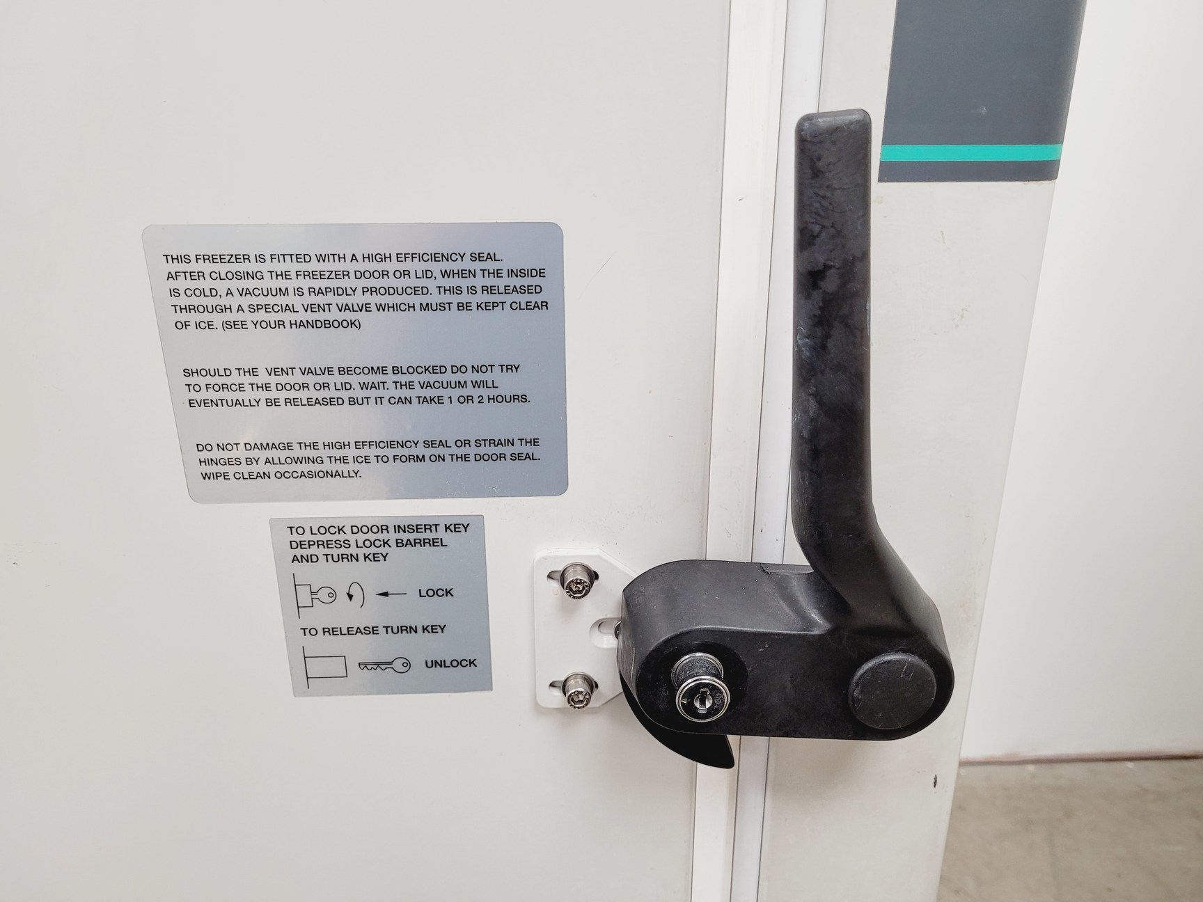 Image of New Brunswick  U535 -86 Ultra Low Temperature Freezer & CO2 Backup Unit Lab