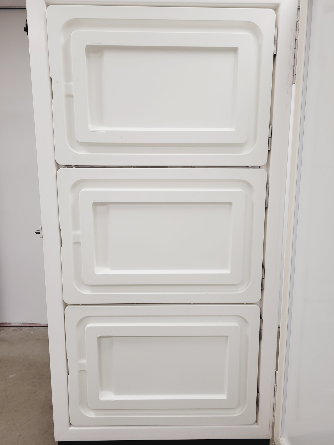 Image of New Brunswick  U535 -86 Ultra Low Temperature Freezer & CO2 Backup Unit Lab