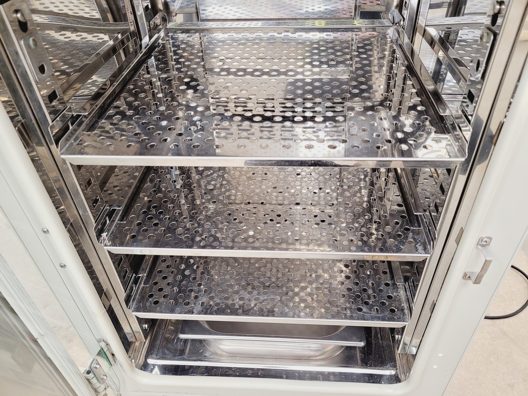 Image of Sanyo CO2 Laboratory Incubator  Model - MCO-18AIC Lab