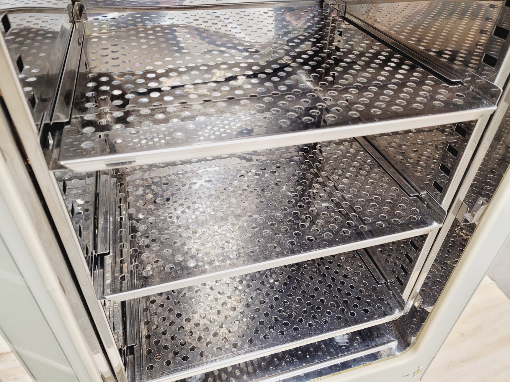 Image of Sanyo CO2 Laboratory Incubator  Model - MCO-17AIC Lab