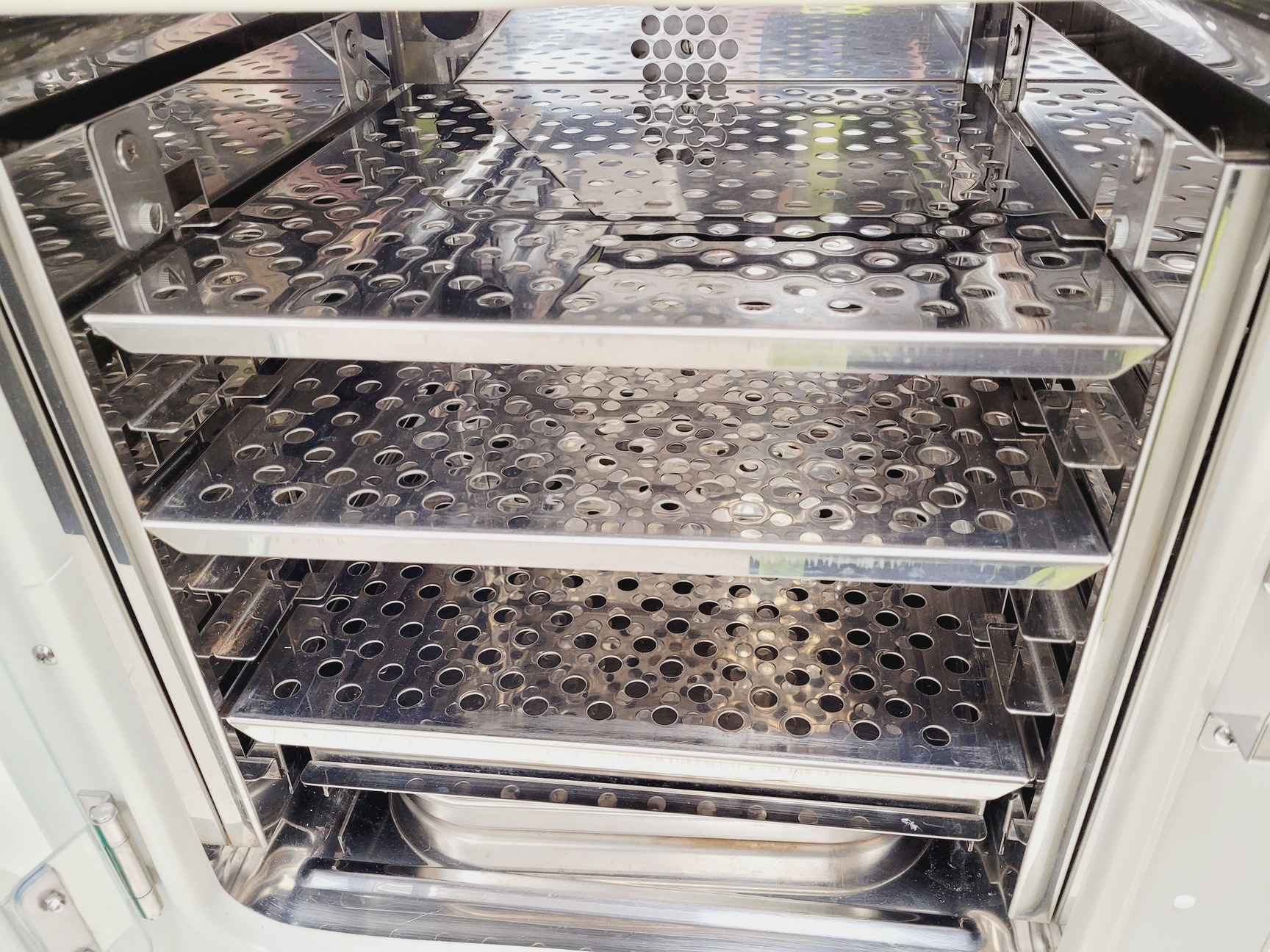 Image of Sanyo O2/CO2 Laboratory Incubator  Model - MCO-5M Lab