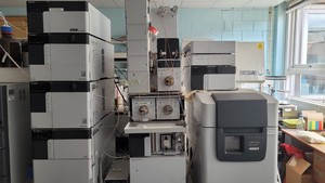 Thumbnail image of Shimadzu LCMS-2020 HPLC Mass Spectrometer System - LC-20AP, SIL-20AC, FCV-12AH 