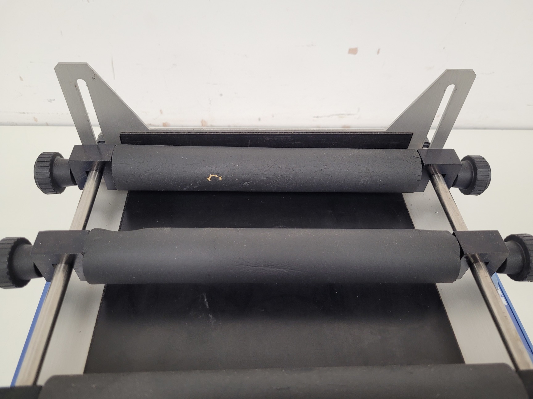 Image of IKA Labortechnik KS125 Basic Laboratory Benchtop Platform Shaker Lab