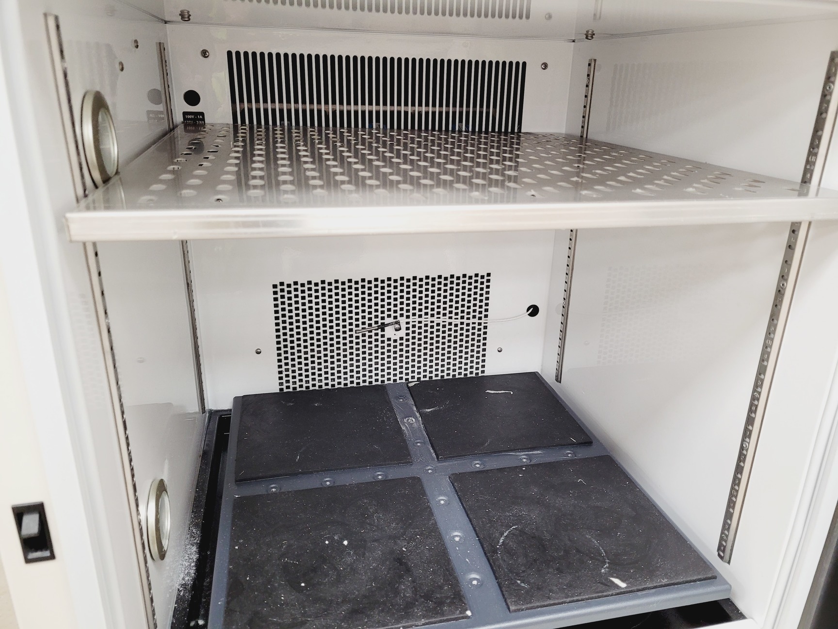 Image of Eppendorf New Brunswick Innova 42R Incubator Shaker  Lab