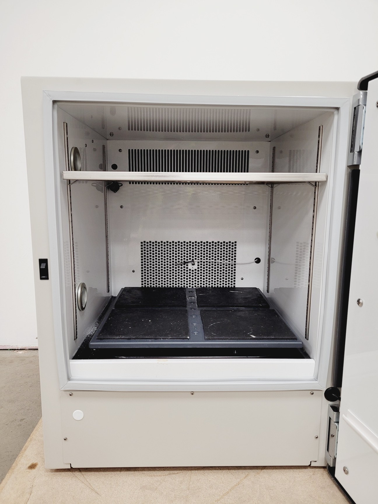 Image of Eppendorf New Brunswick Innova 42R Incubator Shaker  Lab