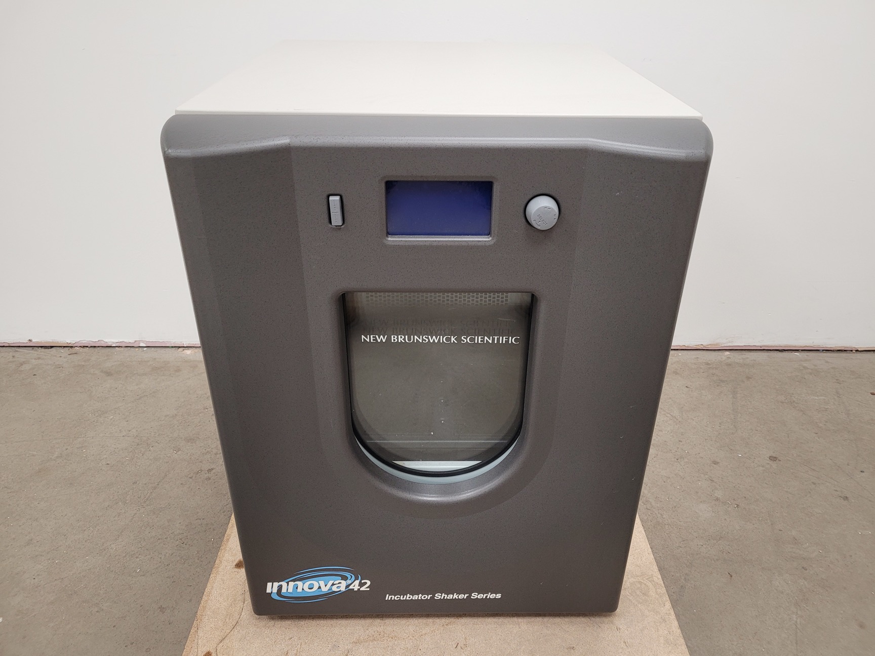 Image of Eppendorf New Brunswick Innova 42R Incubator Shaker  Lab